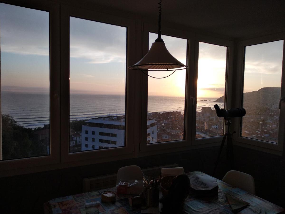 SARAKATUA15 vistas espectaculares - familias y parejas - 2 dormitorios independientes - amplio salón cocina comedor - garaje opcional en pleno centro urbano Zarautz Exterior foto