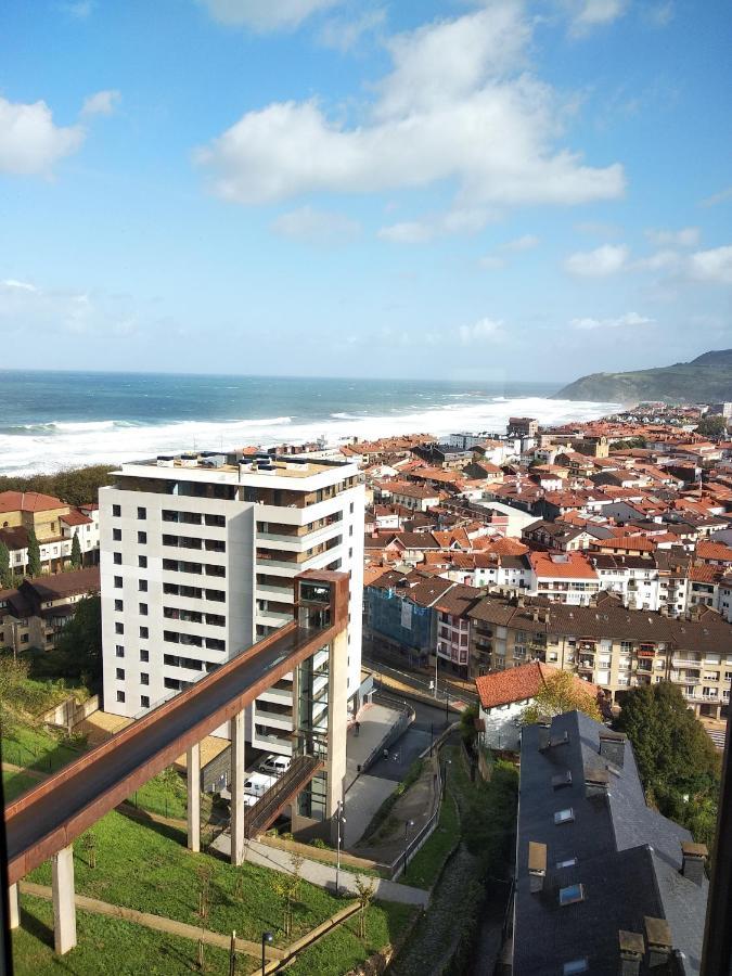 SARAKATUA15 vistas espectaculares - familias y parejas - 2 dormitorios independientes - amplio salón cocina comedor - garaje opcional en pleno centro urbano Zarautz Exterior foto
